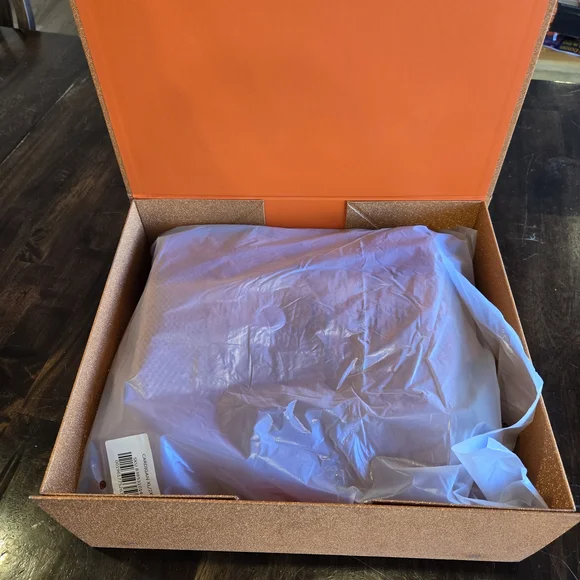 Taylor Swift The Life Of A Showgirl Cardigan Box Set With CD - Picture 2 of 6